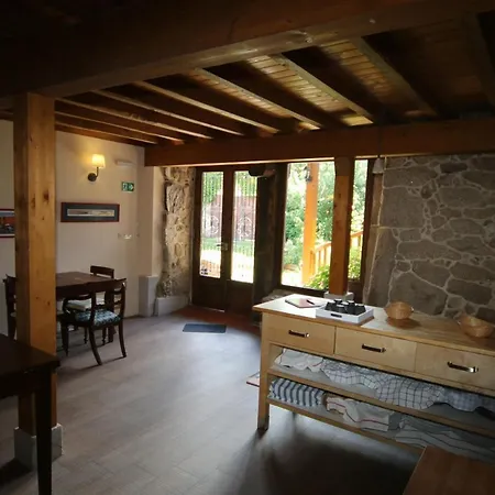 Pazo De Chaioso Ribeira Sacra Bed & Breakfast 4*