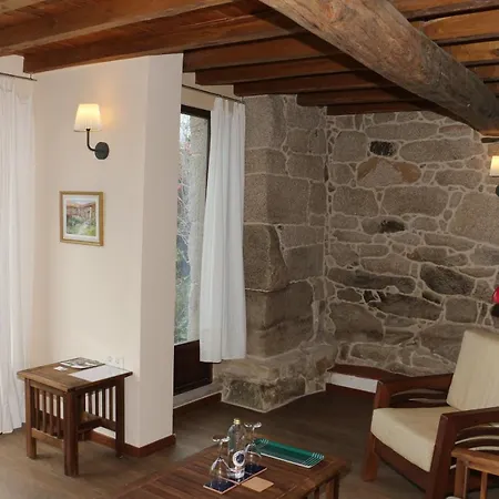 Pazo De Chaioso Ribeira Sacra Bed & Breakfast 4*