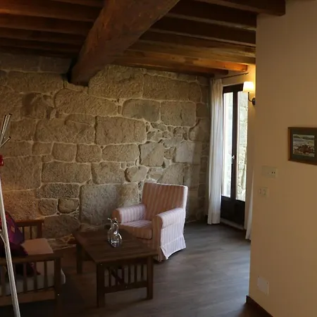 Pazo De Chaioso Ribeira Sacra Bed & Breakfast 4*